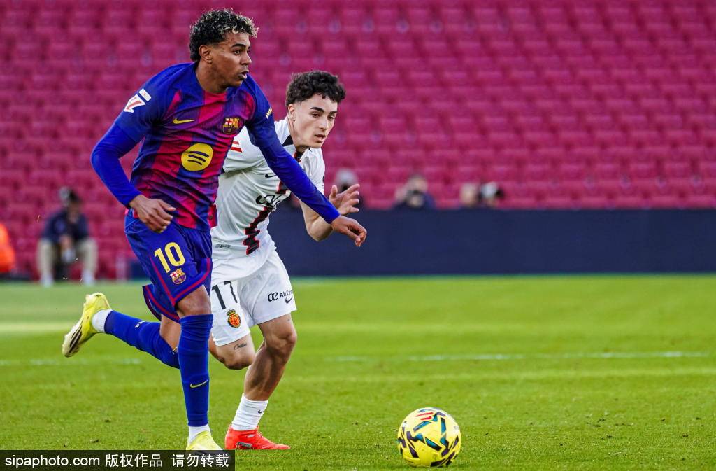 西甲又开“小灶”?诺坎普14:00!巴塞罗那对阵巴列卡诺的时间安排为何引发风波
